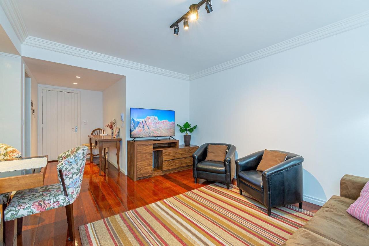 Amplo Apartamento Ao Lado Da Rua Coberta Gramado Esterno foto