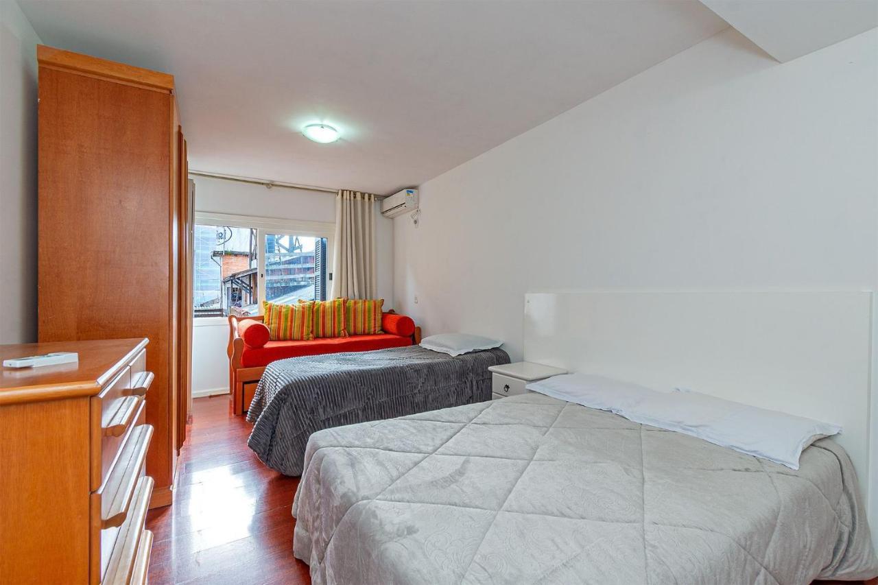 Amplo Apartamento Ao Lado Da Rua Coberta Gramado Esterno foto